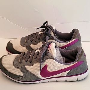 Ladies Nike Sneakers Size 7.5